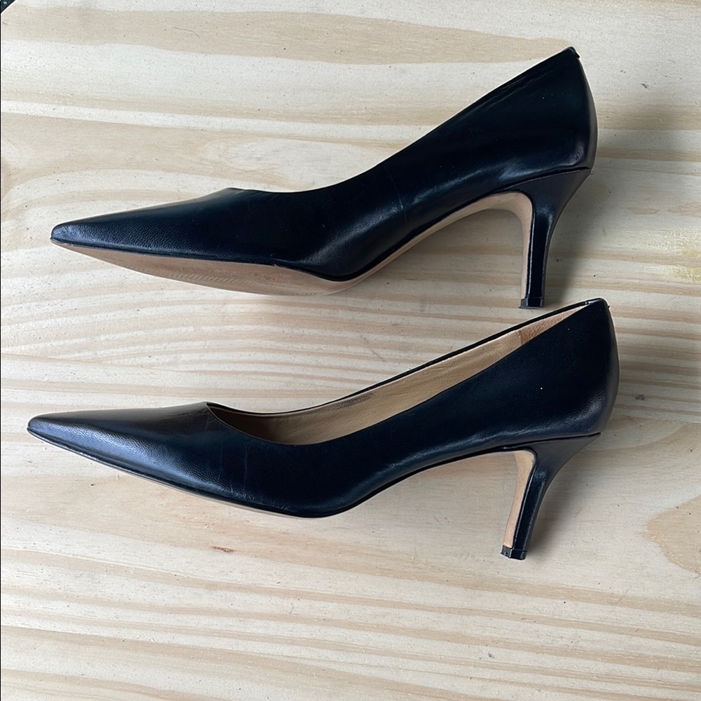 Trotters Black Heels Classic Pointed-Toe Pumps - Picture 10 of 16